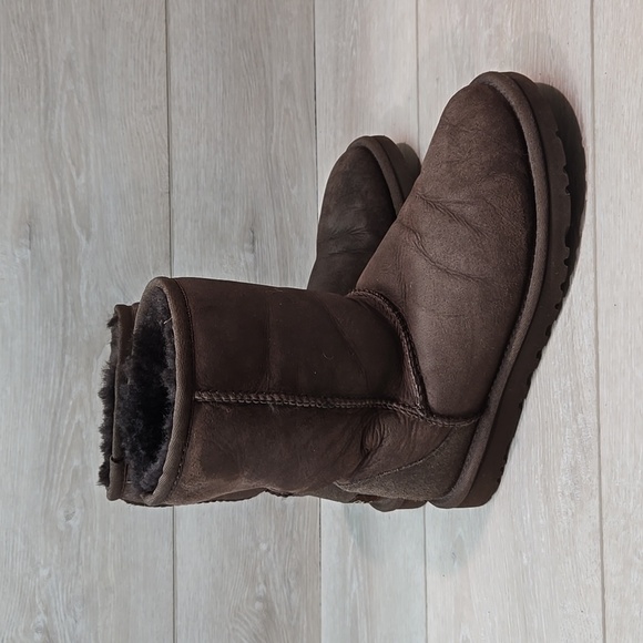 Ugg Australia Women 5825 Leather Sheepskin Boots shoes 6 - Picture 1 of 13